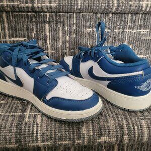 Nike boys Air Jordan 5.5Y worn once